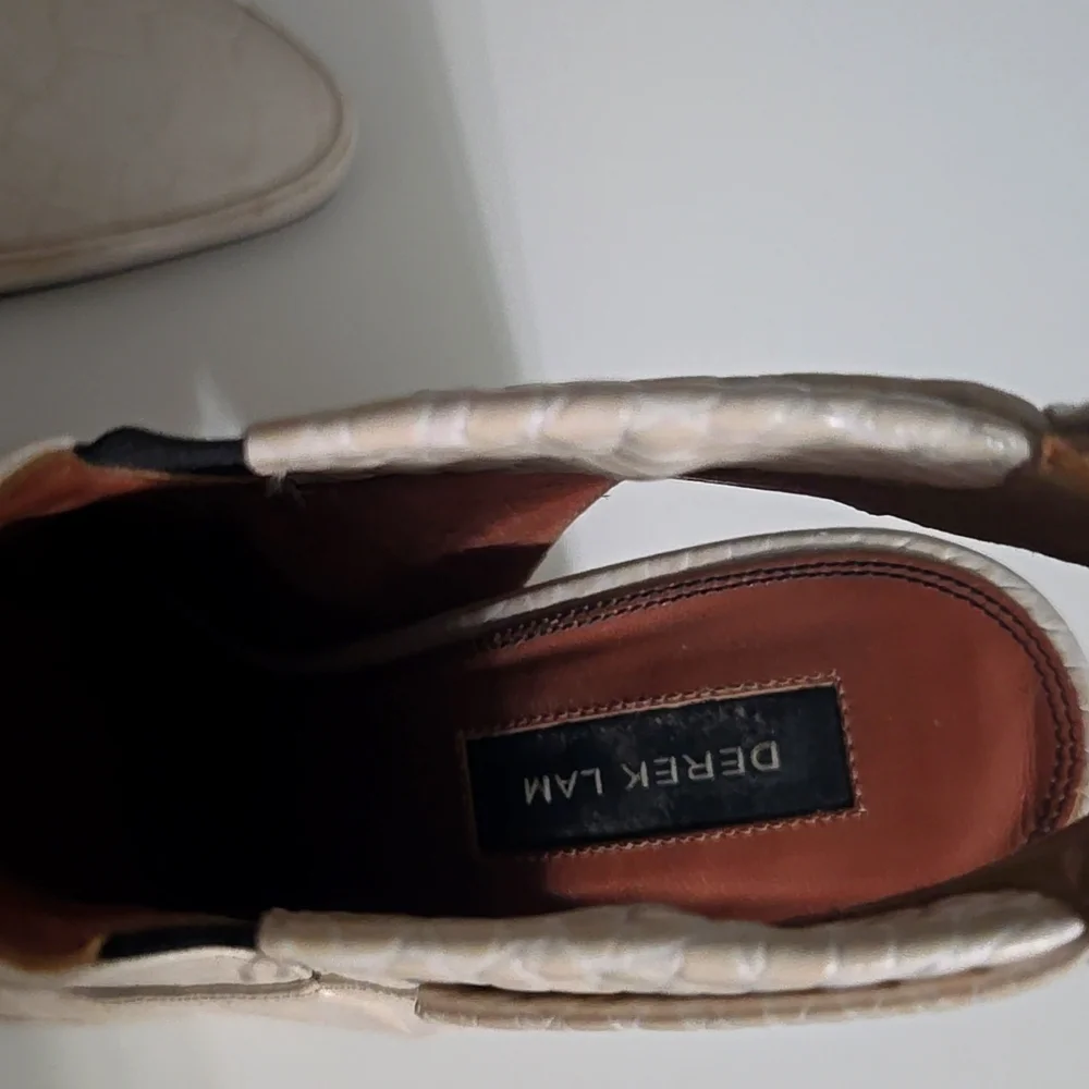 DEREK LAM 8 - Picture 4 of 5